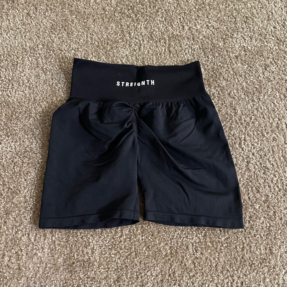 STREIGNTH Seamless Scrunch Shorts